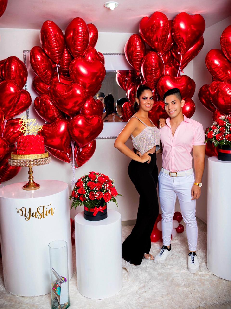 Yustin Steven Quintero junto a su hermana Vanesa Murcia.